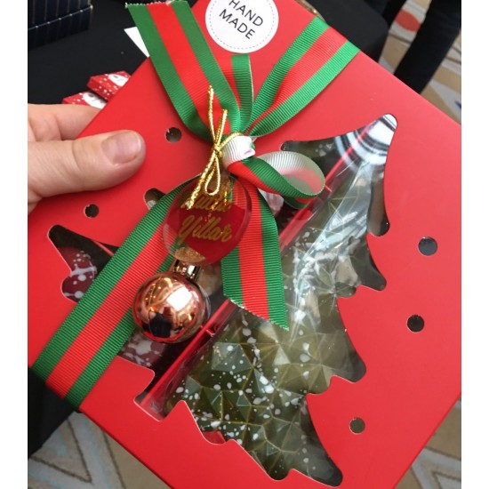 16 Bölmeli Çam Ağacı Tasarım Bonbon Çikolata Kutusu 16 Bölmeli Çam Ağacı Tasarım Bonbon Çikolata Kutusu