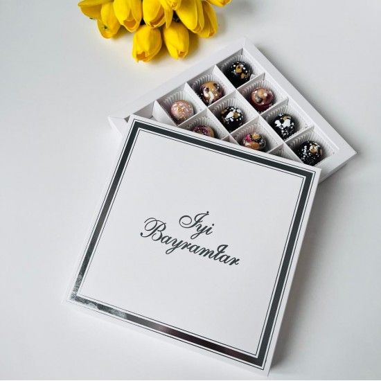 16 Bölmeli Çikolata Kutusu Gümüş Yaldız-İyi Bayramlar
