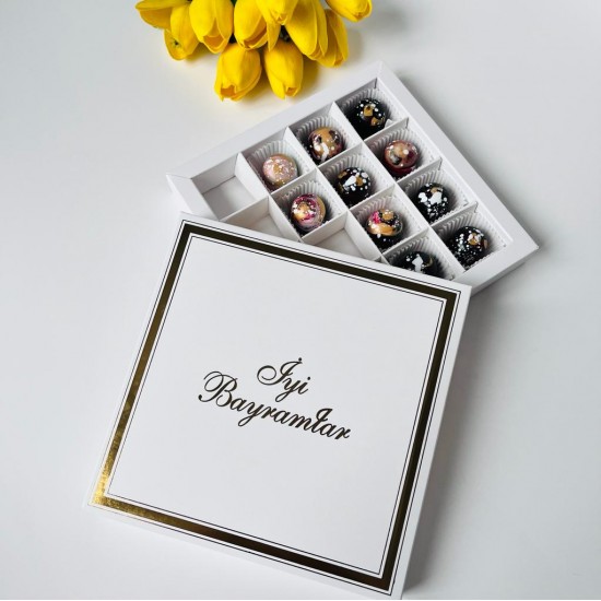 16 Bölmeli Çikolata Kutusu Gold Yaldız-İyi Bayramlar
