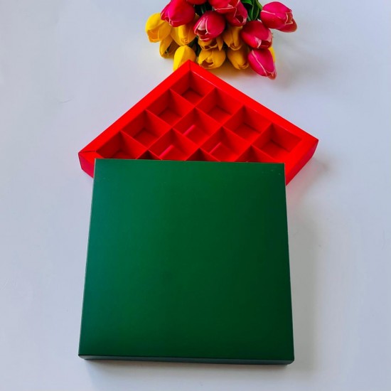 16 Bölmeli Karton Çikolata Kutusu-Madlen Uyumlu (yeşil-kırmızı)