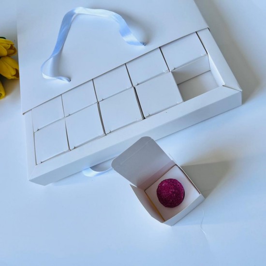 25 Bölmeli Çikolata-Kurabiye Kutusu 