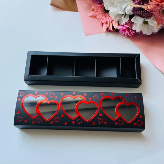 5 Bölmeli Kalp Tasarım Kırmızı Yaldız Çikolata Kutusu 5 Bölmeli Kalp Tasarım Kırmızı Yaldız Çikolata Kutusu