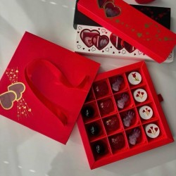 16 Bölmeli Çanta Model Bonbon Çikolata Kutusu-Gold Yaldız Kalp 16 Bölmeli Çanta Model Bonbon Çikolata Kutusu-Gold Yaldız Kalp