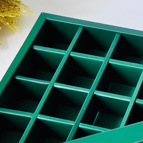 24 Bölmeli Pencereli Bonbon Çikolata Kutusu 