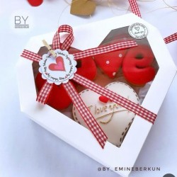 9 Bölmeli Kalp Tasarım Çikolata Kutusu 9 Bölmeli Kalp Tasarım Çikolata Kutusu