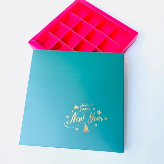 16 Bölmeli Yılbaşı Temalı Yaldız Baskılı Bonbon Çikolata Kutusu 