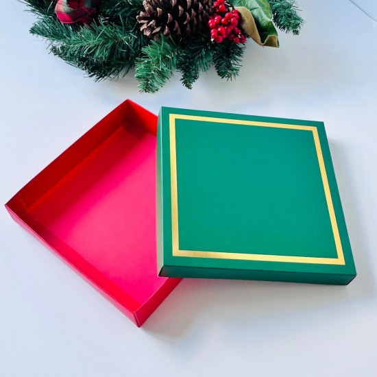 18x18x4 Gold Yaldız Detay Karton Kutu Yılbaşı (Yeşil-Kırmızı)