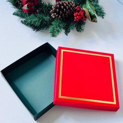 18x18x4 Gold Yaldız Detay Karton Kutu Yılbaşı (Yeşil-Kırmızı) 18x18x4 Gold Yaldız Detay Karton Kutu Yılbaşı (Yeşil-Kırmızı)