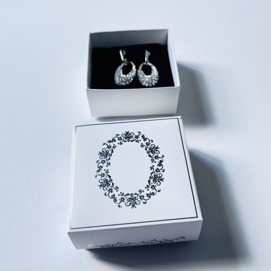 Takı Kutusu Süngerli 8x8x3,5 Beyaz-Gümüş Desen Takı Kutusu Süngerli 8x8x3,5 Beyaz-Gümüş Desen