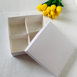 21x21x8 Karton Kutu 4 Bölmeli