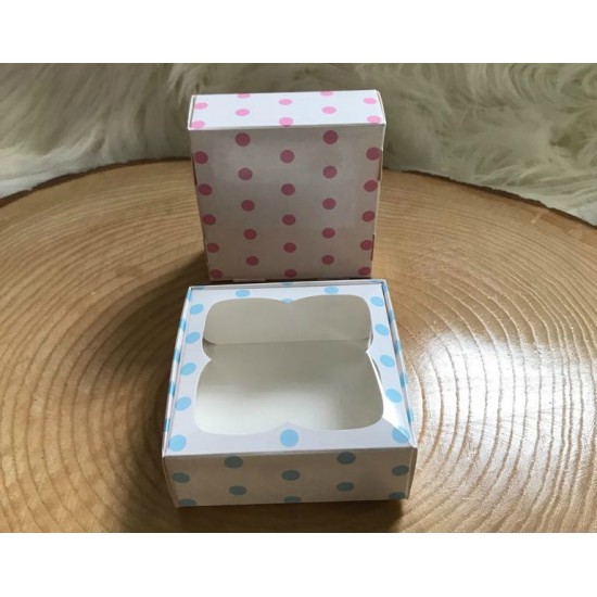 9x9x3 Pencereli Puantiyeli Beyaz Zemin